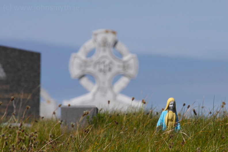 Statue of the Virgin Mary in a graveyard on Inish Meain 